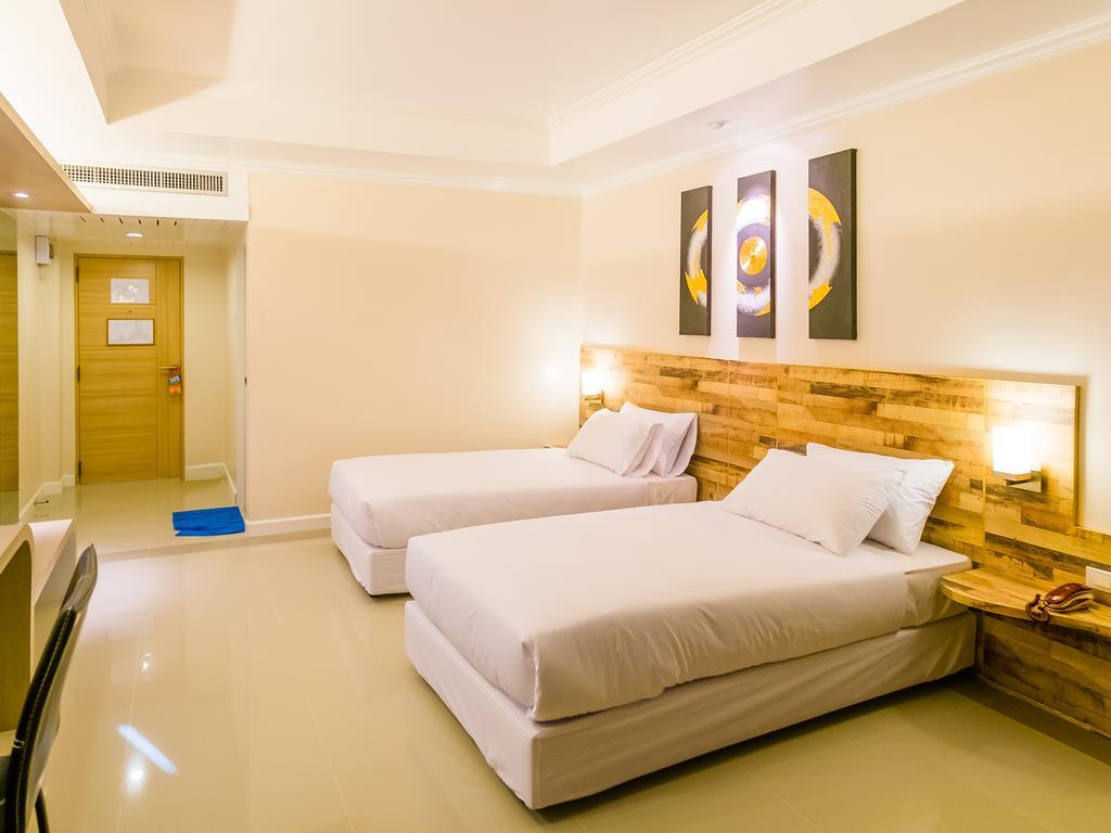 The Rich Hotel Nakhonratchasima Exteriör bild