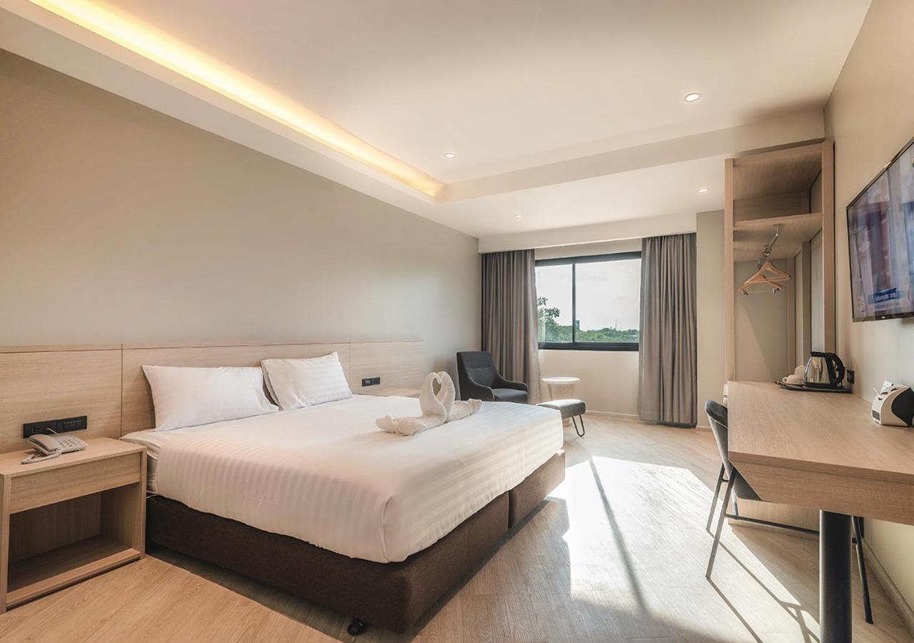 The Rich Hotel Nakhonratchasima Exteriör bild
