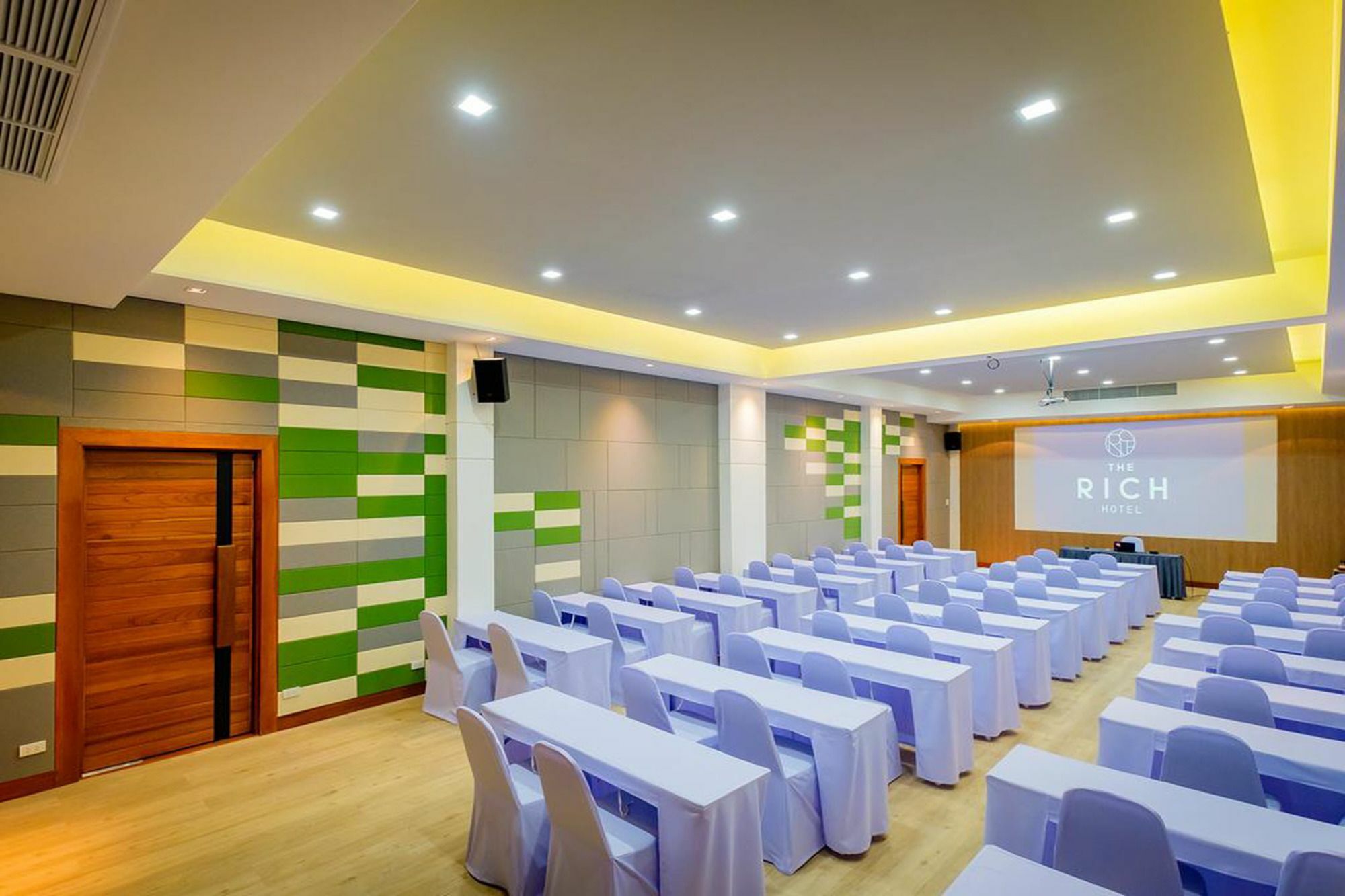 The Rich Hotel Nakhonratchasima Exteriör bild