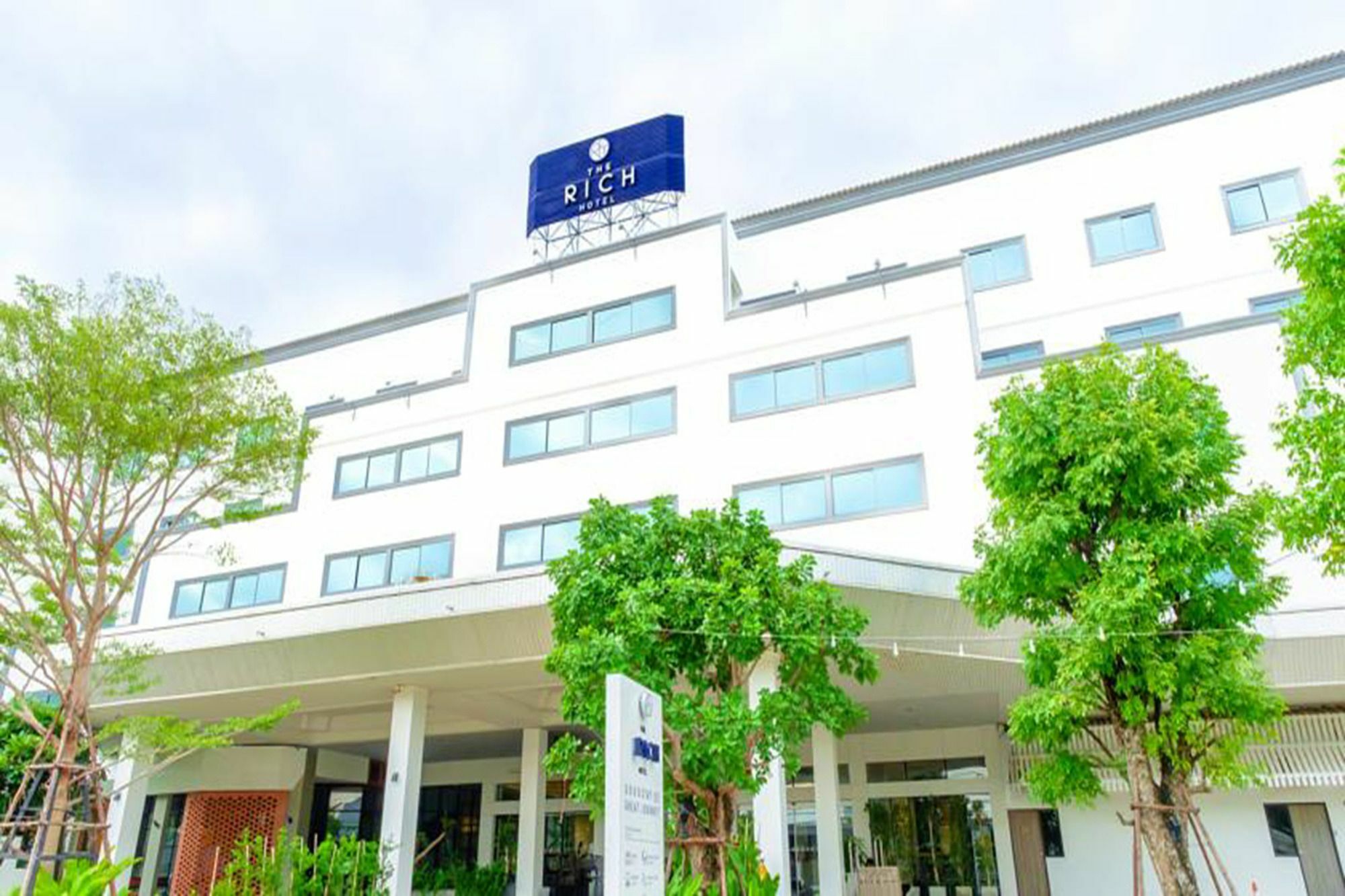 The Rich Hotel Nakhonratchasima Exteriör bild