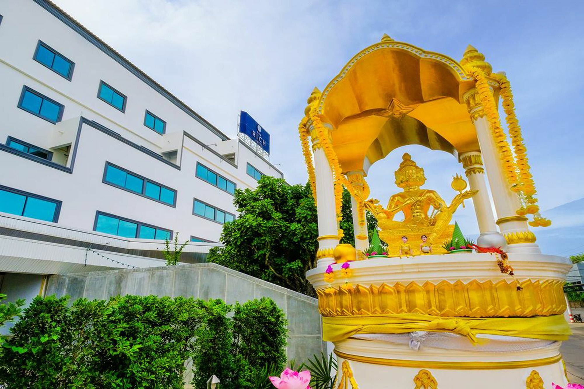 The Rich Hotel Nakhonratchasima Exteriör bild