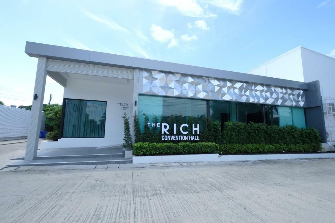 The Rich Hotel Nakhonratchasima Exteriör bild