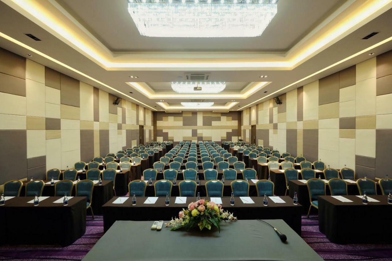 The Rich Hotel Nakhonratchasima Exteriör bild
