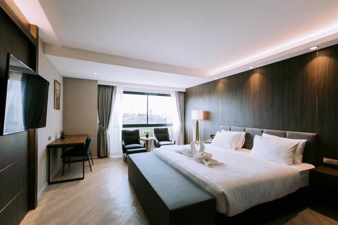 The Rich Hotel Nakhonratchasima Exteriör bild